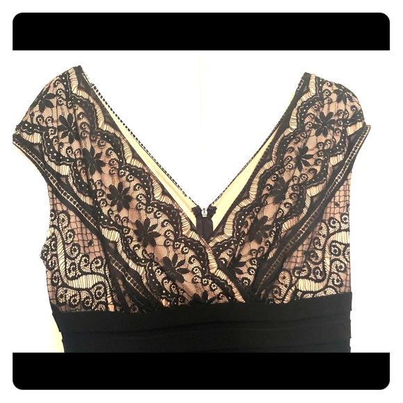 Lace and black dress - Picture 3 of 5